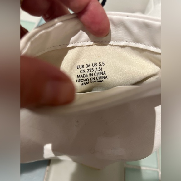 H&M white wedge 60s style gogo boots in white leather. - Picture 13 of 15